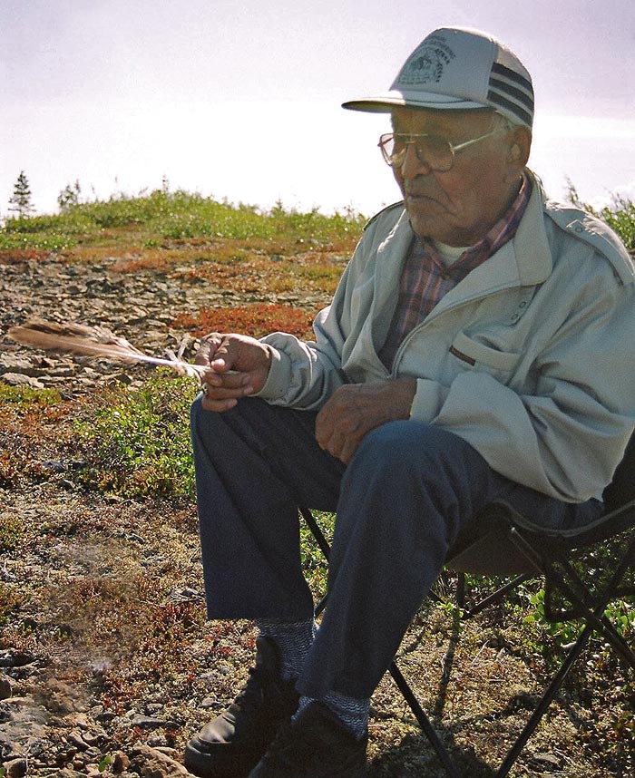 Elder Charlie Thomas at Diniizhoo, July 2004
